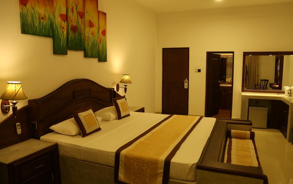 Hotel Sunrich, Kandy Hedeniya Habitación foto