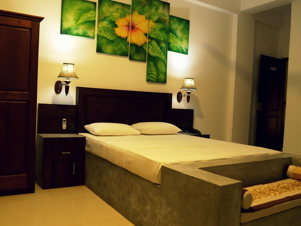 Hotel Sunrich, Kandy Hedeniya Habitación foto