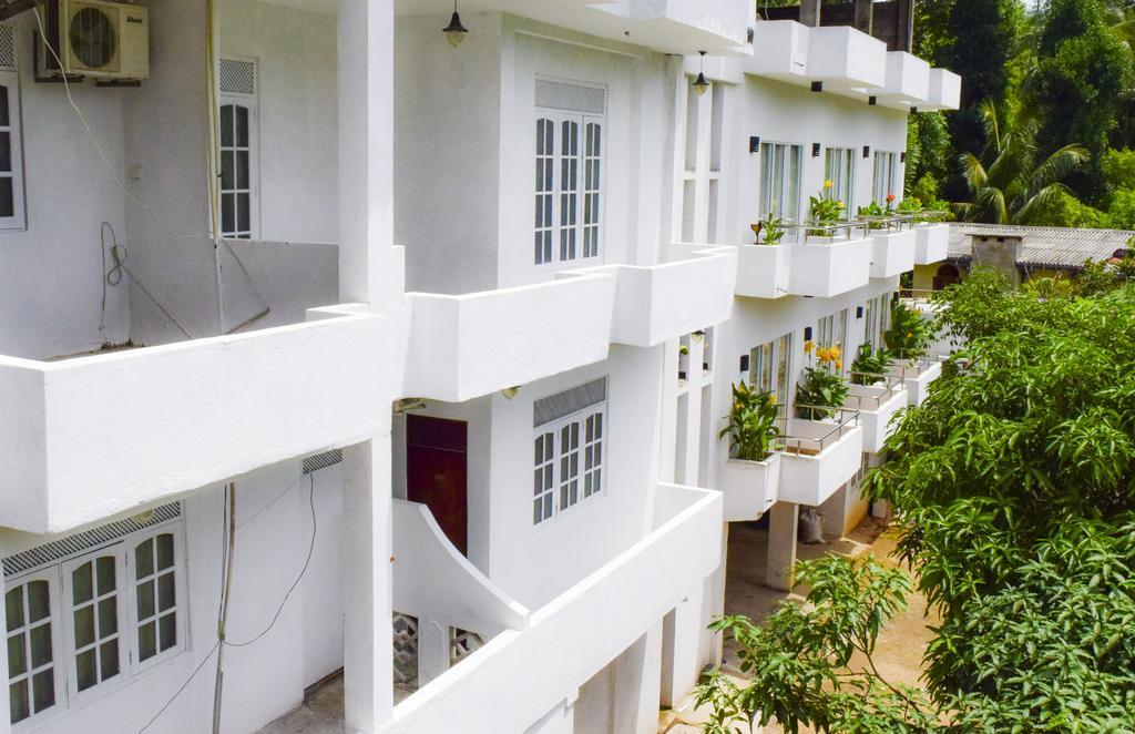 Hotel Sunrich, Kandy Hedeniya Exterior foto