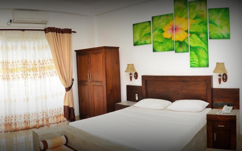 Hotel Sunrich, Kandy Hedeniya Habitación foto